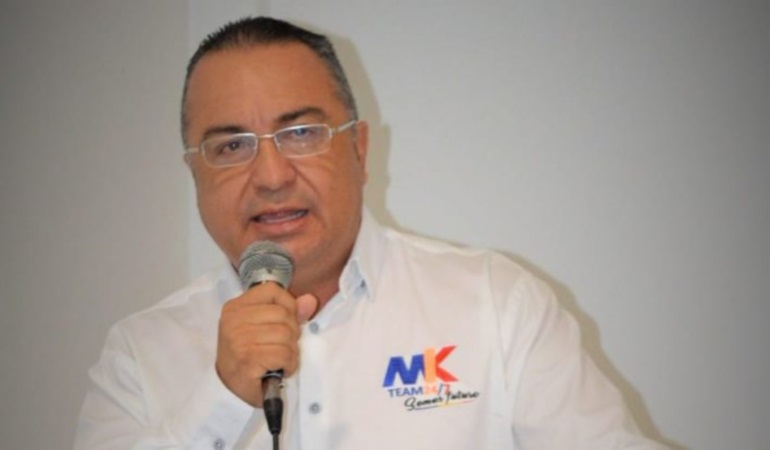 Duro cuestionamiento de Miche Kafruny al ex gobernador Sigifredo Salazar