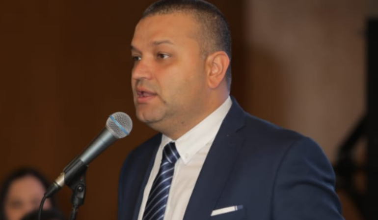 Decisiones polémicas del gobierno de Carlos Maya