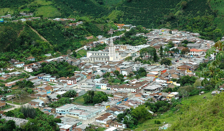 La RAP se está gastando la plata en burocracia: Toro